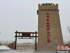 甘肃山丹汉明长城宛如“无言史书”演绎古今传奇