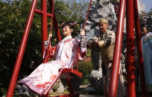 甄嬛全剧5套妃色宫装,最美的那套,甄嬛穿着送走果郡王和皇帝