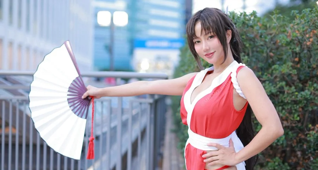 这COS的是3D区不知火舞吧!身材甩了本尊几条街