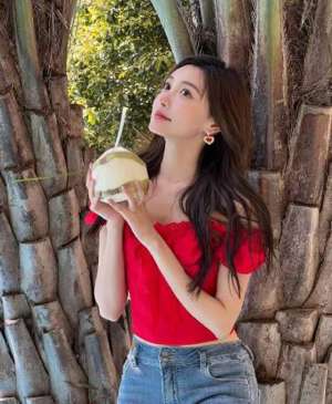 女主播数痔(篮球美女主播金佳悦晒照，球迷搞笑点评：鼻子上那颗痣也很有味道)