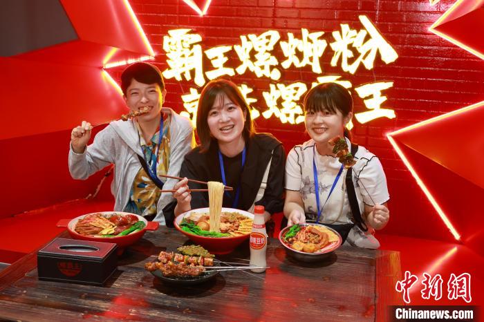 东西问|程昊:柳州螺蛳粉如何出海又“出圈”?