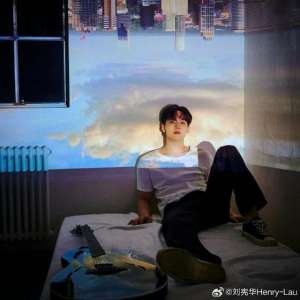 韩国会唱歌的女主播(知名男艺人刘宪华现身粉丝婚礼献唱自创情歌《It’s You》，网友：好羡慕)