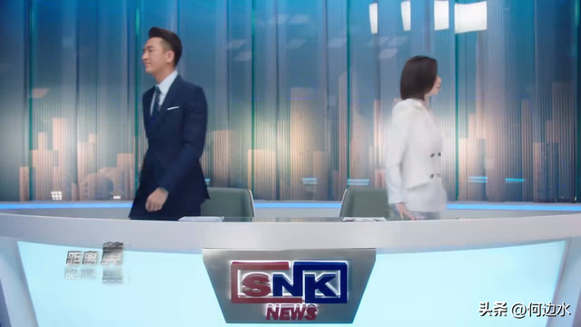 《新闻女王》同是床戏,为啥佘诗曼专宠小鲜肉,马国明专吃窝边草