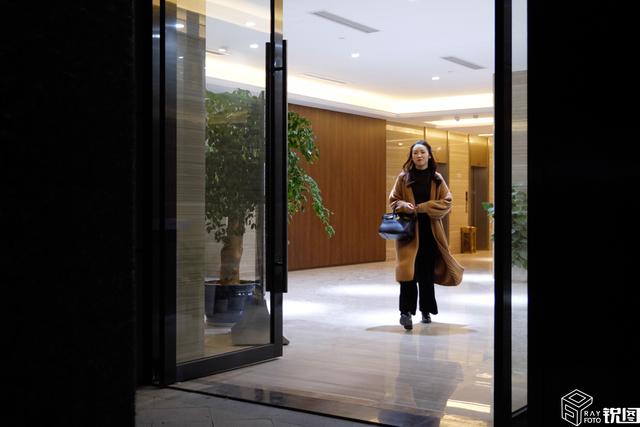 特殊的直播间：女主播穿婚纱卖纸尿裤，双11最大心愿是陪伴孩子