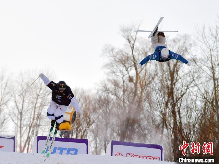 自由式滑雪雪上技巧世界杯北大湖站:芬兰美国选手夺双人赛冠军