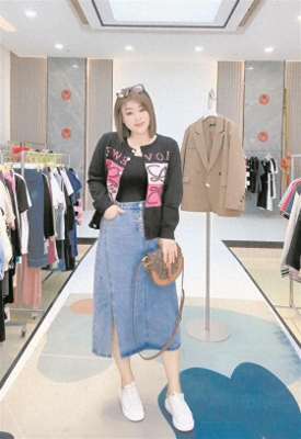 女主播爽动态(大码女装主播：“胖”并快乐着)