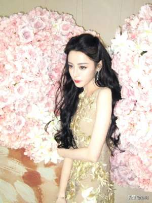 张扬 女主播(迪丽热巴直播造型：繁花间的极致性感诱惑)