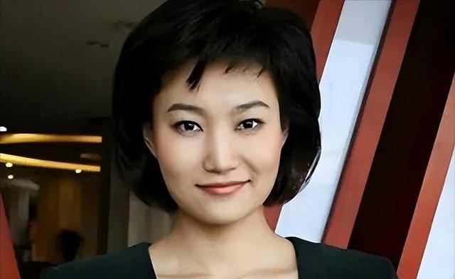 震惊！47岁央视女神李梓萌沈阳街头热舞 网友：这反转太刺激