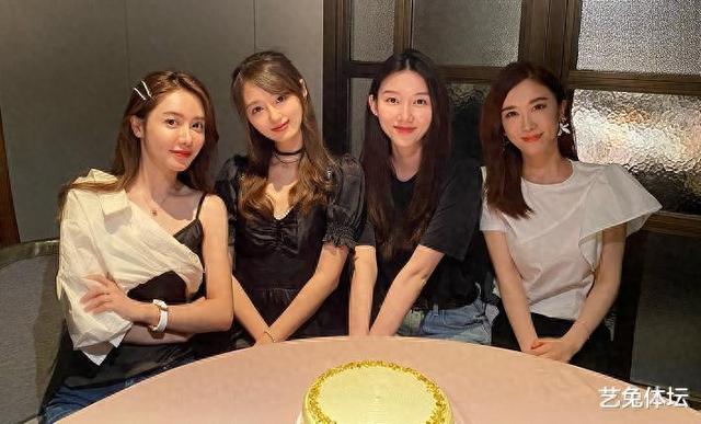 NBA女主播周玲安,否认与50岁豪门老公离婚,直言老少都一样