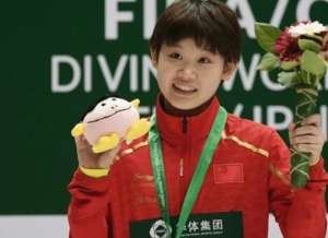 美女主播奶(知名主持人鲁豫采访奶萌冠军，尴尬溢出屏幕，还好妹妹情商高)