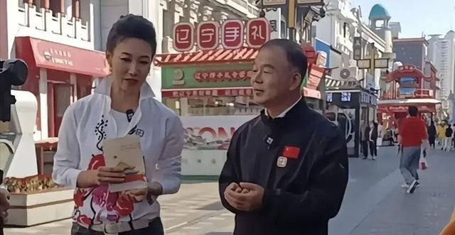 震惊！47岁央视女神李梓萌沈阳街头热舞 网友：这反转太刺激