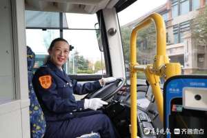 油管女主播风油精(刘艳：公交女劳模，方向盘上28年转出“美丽人生”)