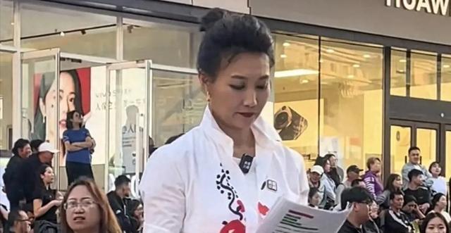 震惊！47岁央视女神李梓萌沈阳街头热舞 网友：这反转太刺激