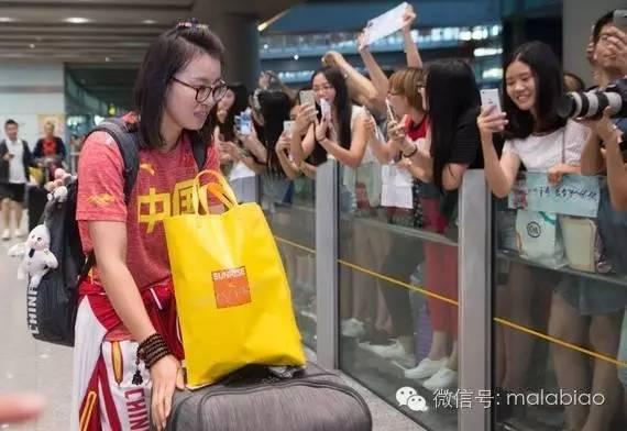 傅园慧又直播了，采访她的是大王，两个摩羯座的人是怎么不冷场的