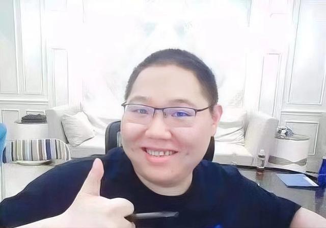 PDD查房女主播,发现榜三是神秘人,PDD:有神秘人的女主播不能碰