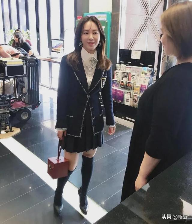 48岁照样演少女?!还被富豪追求上热搜,她段位太高了...