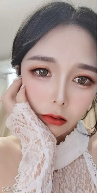 B站某女主播也翻车了?本人曾炫耀:我就拿我这点姿色当回事