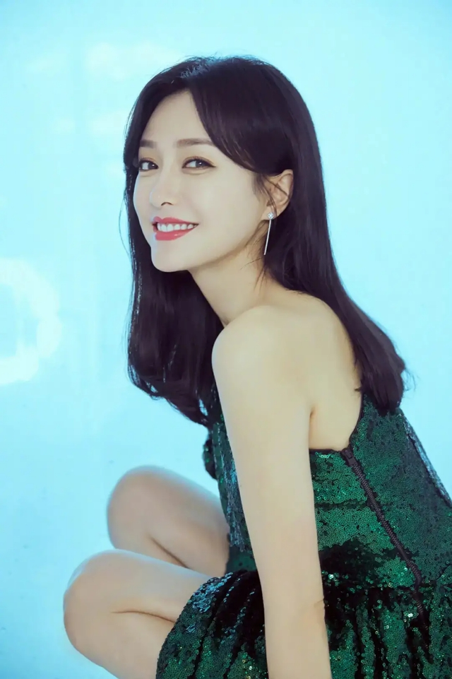 央视女主播胡蝶:美貌与才华,事业与婚姻应有尽有,只差当上国脸