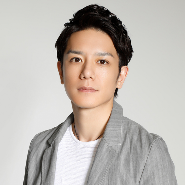 他出身普通,却因神颜被誉日本世纪末美少年!一路逆袭成霸道总裁