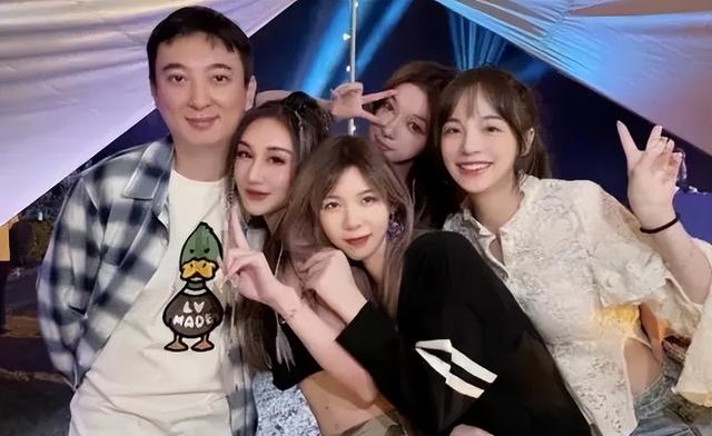 王思聪17任女友盘点,张予曦最美,审美从气质超模退化成小网红