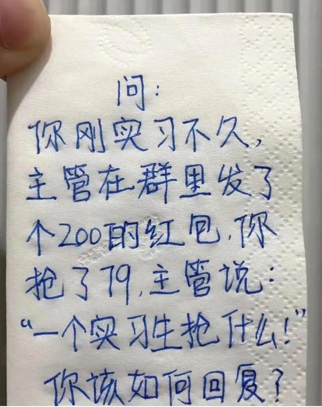 美女穿的衣服几乎透明露出来的部位，胆小的人不敢看。