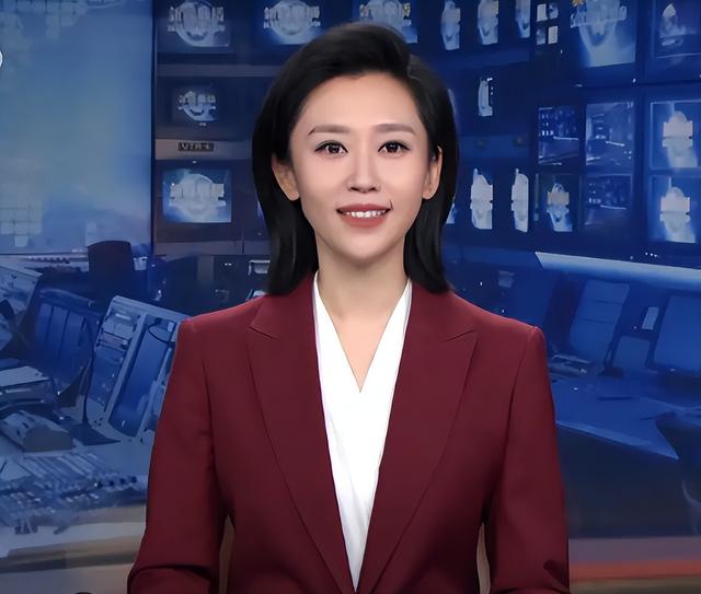 央视新锐主持人王音棋,音色好听,长相清纯,琴棋书画皆美好