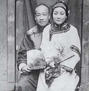 丰乳肥臀 女主播视频(【晚清青楼秘史】青楼女媚态撩心，丰乳肥臀，风情再现)