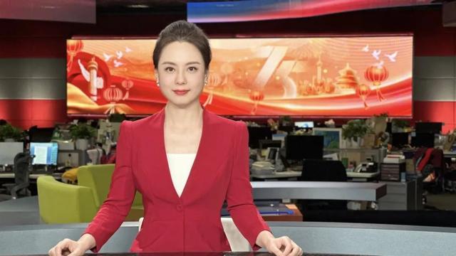 上海首位00后新闻女主播杨千,嗓音酷似王菲,全网粉丝数百万