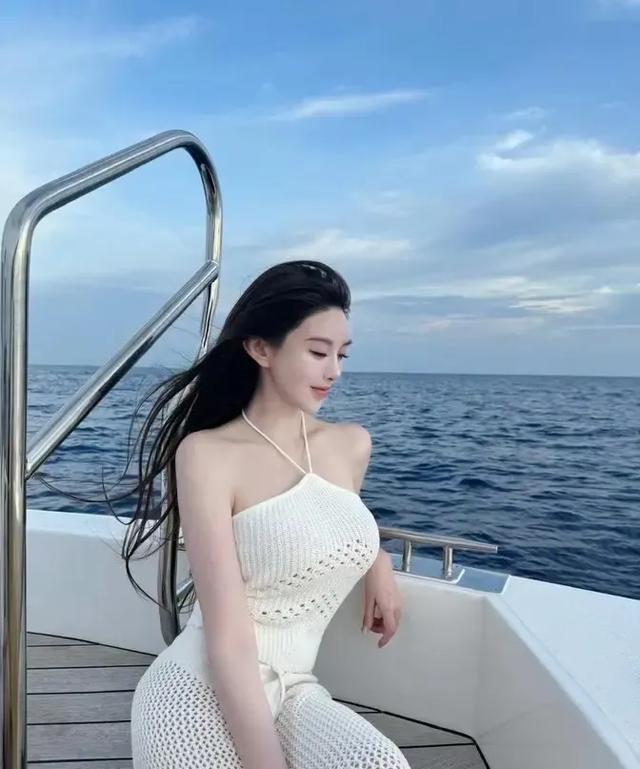 叶珂直播卫生纸遮胸:博眼球还是行业乱像?