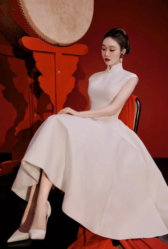 我去！39岁姜妍央视镜头下美得冒泡，难怪百万银行行长娶她当老婆