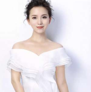 美女主播谁唱的(陌陌主播小婷演唱《珊瑚颂》网友连连夸赞)
