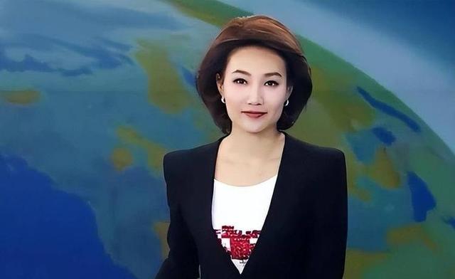 47岁李梓萌惊现沈阳！素颜高挑引爆议论，单身之谜终揭晓？