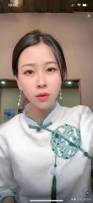 女主播抖乳(为了吸金，男女老少效仿做直播，普通人都能做自媒体，发家致富吗)