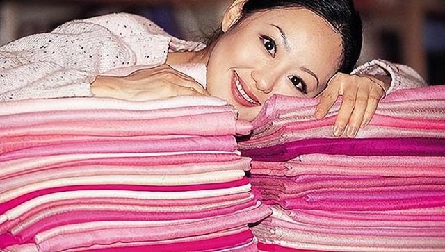 香港第一“妖女”,负面新闻满天飞,如今却高调回归,直播带货