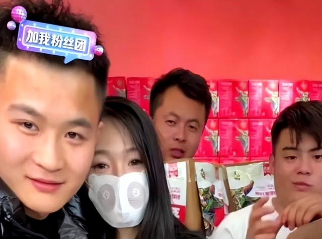 豆二两直播卖货被带节奏差点翻车！网友：抬走二顺子，祝福小界！