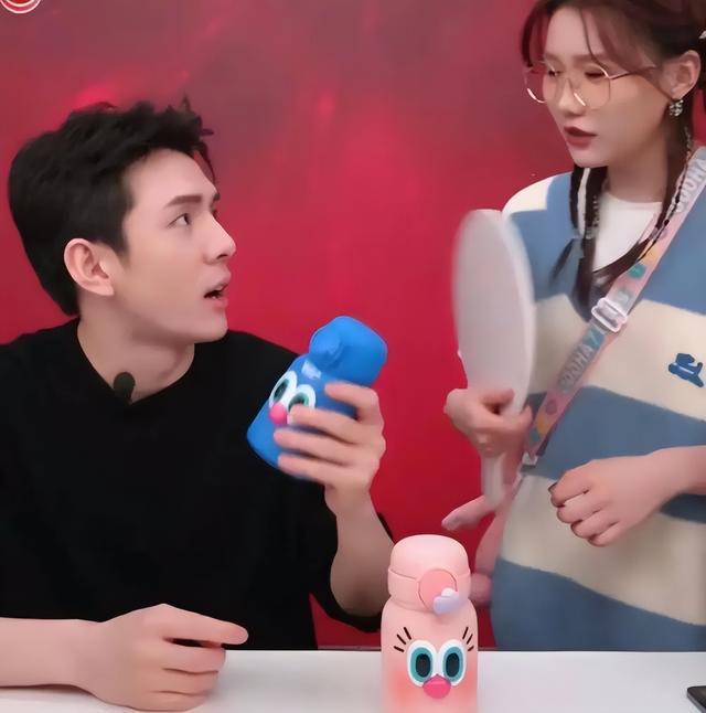 李佳琦直播间公开怼女助理:请别用你的三观,去要求整个世界