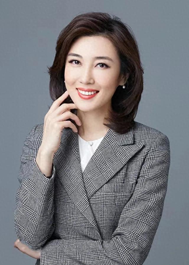 央视主持人李红：因出身被造谣嫁入豪门，如今46岁的她怎样了