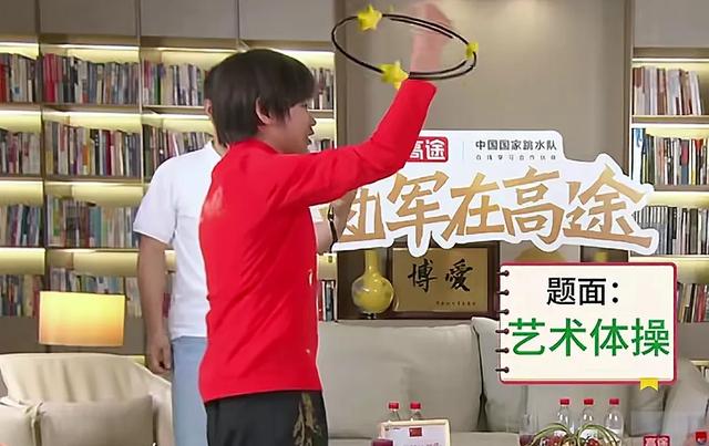 笑死！全红婵陈芋汐玩“你比划我猜”游戏，简直是小燕子+紫薇！