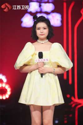蒙面古筝女主播(《蒙面唱将猜猜猜》“一只表情包”双笙揭面：原来你是这样的00后)