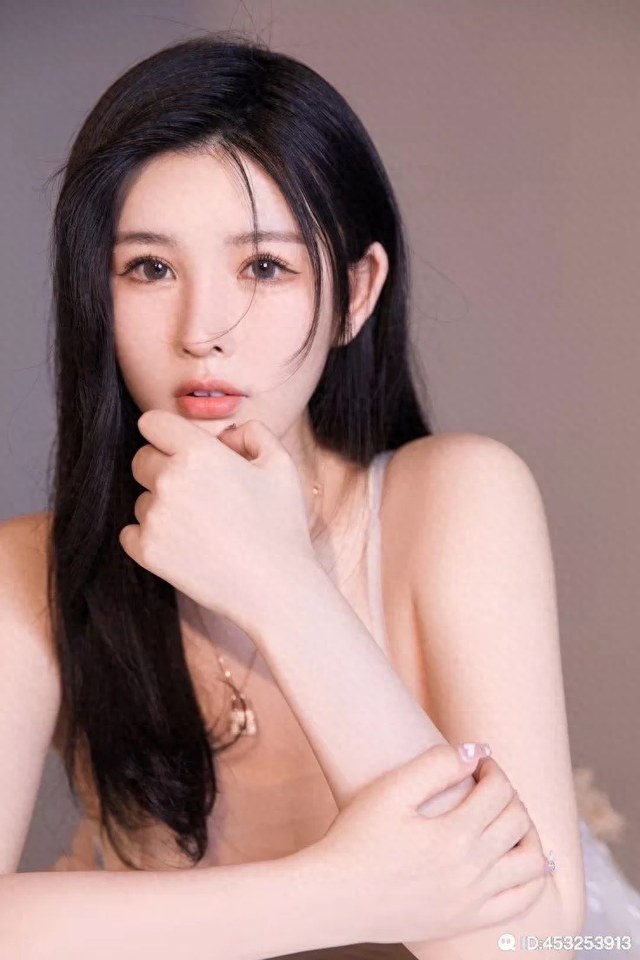 陌陌年度才艺争霸十强主播官频开唱,鱼妹二次登上“聚星舞台”