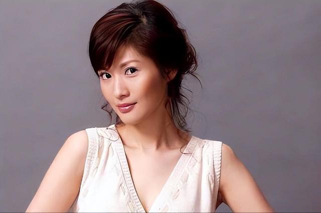 美女主持私生活混乱?和冯小刚夜宿8小时,陈红老公为其花1000万