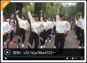 女主播鬼步舞(“鬼步舞”风靡包头 55岁李艳香成直播“网红”)