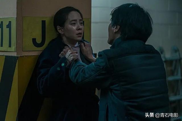 新上映的韩国惊悚片，韩网评分9.4，宋智孝为演女主每天跑10公里