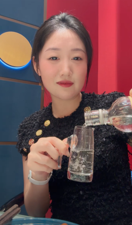 盘点全网喝酒的六大美女,你觉得谁最能喝