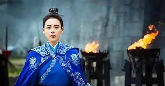 当年她败坏了印小天的名声,借此走红嫁给导演,如今怎么样了