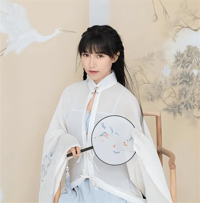 直播界新贵韦雪收入9亿!盘点赚钱速度惊人的网红群英