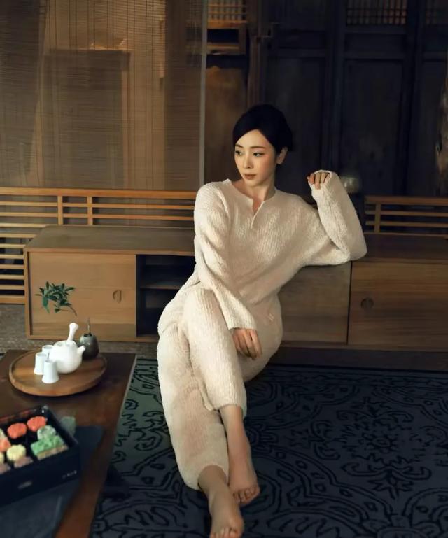 那些央视出品的女主持人有多绝！个个才貌双全，你最想娶哪一位？