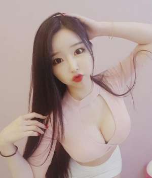 k频斗鱼e杯女主播(南韩超级长腿女E杯主播세희IG最近生活秀)