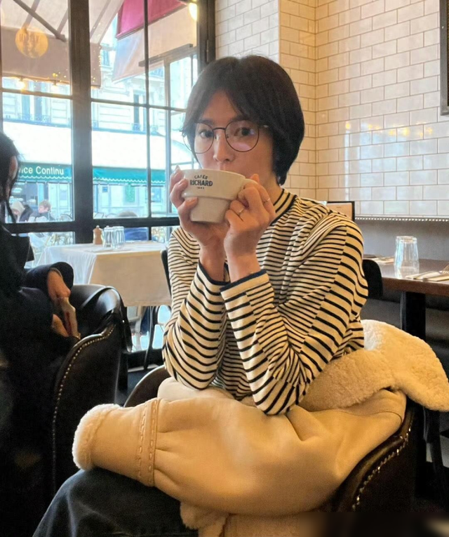 宋慧乔头发越来越短了!从齐肩到齐耳,新一波短发潮又因她而起了