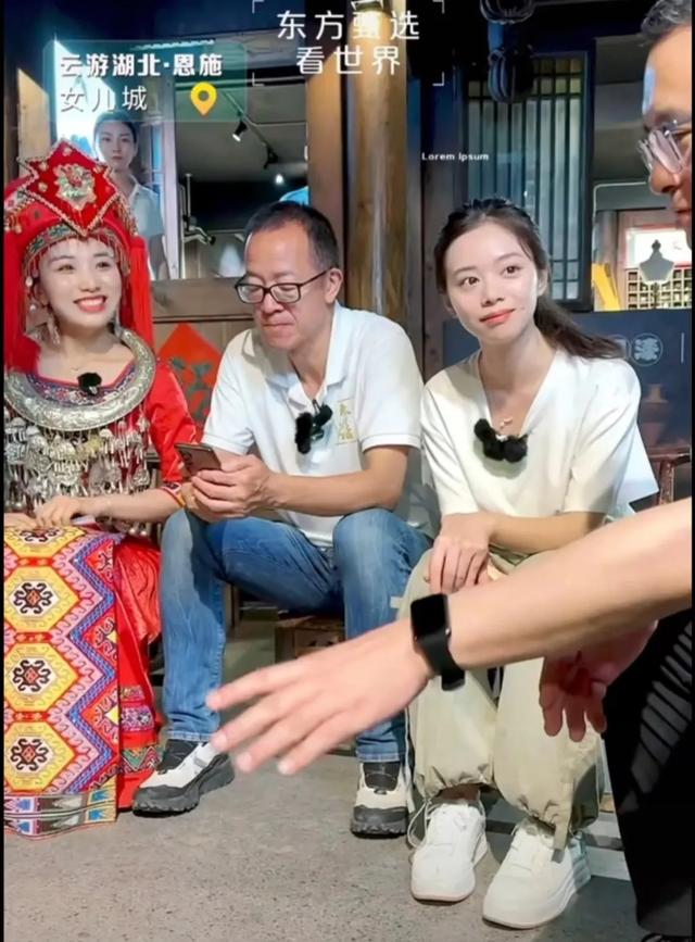 与辉同行官宣新主播!湖北籍主播小贝加入,是个会弹古筝的女主播